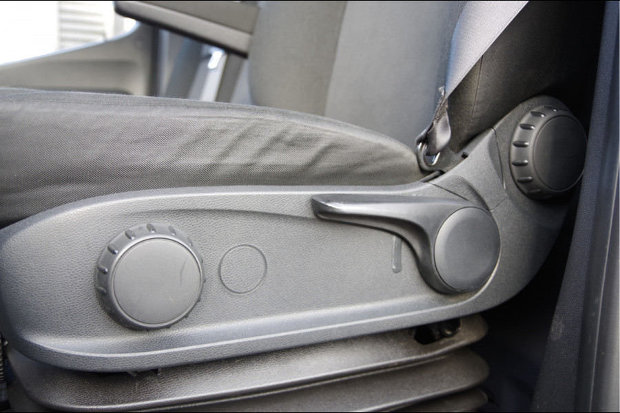 Mercedes-Benz Sprinter 319 3.0 CDI V6 L2H1 3-ZITS, AUT. LED, 3.5T TREKHAAK, MBUX 10'', CAMERA, CRUISE, NAVI, CLIMA, PARKEERSENSOREN