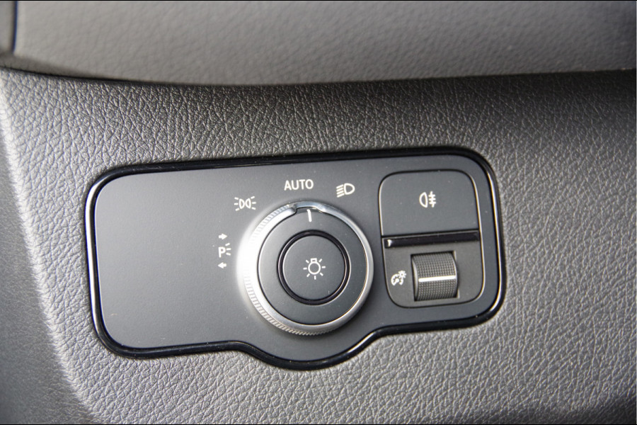 Mercedes-Benz Sprinter 319 3.0 CDI V6 L2H1 3-ZITS, AUT. LED, 3.5T TREKHAAK, MBUX 10'', CAMERA, CRUISE, NAVI, CLIMA, PARKEERSENSOREN