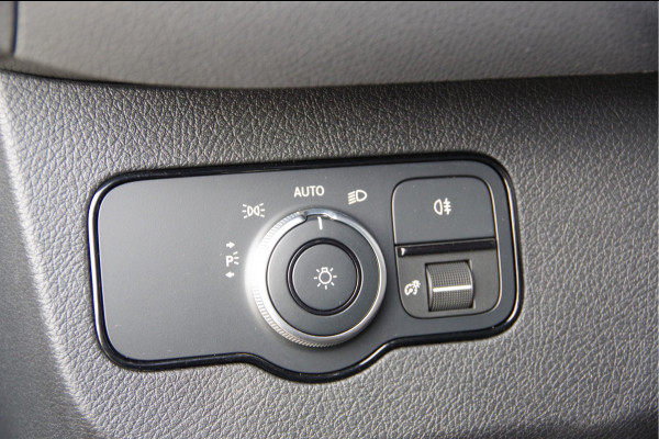 Mercedes-Benz Sprinter 319 3.0 CDI V6 L2H1 3-ZITS, AUT. LED, 3.5T TREKHAAK, MBUX 10'', CAMERA, CRUISE, NAVI, CLIMA, PARKEERSENSOREN