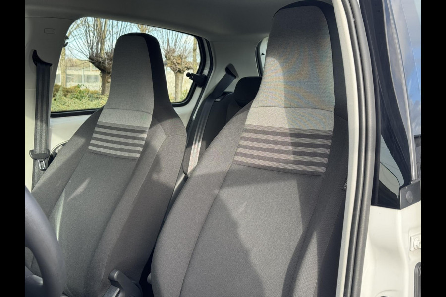 Volkswagen up! 1.0 | Executive + Winter pakket | Stoelverw., DAB, Camera, Airco, Cruise | Dealeronderhouden |