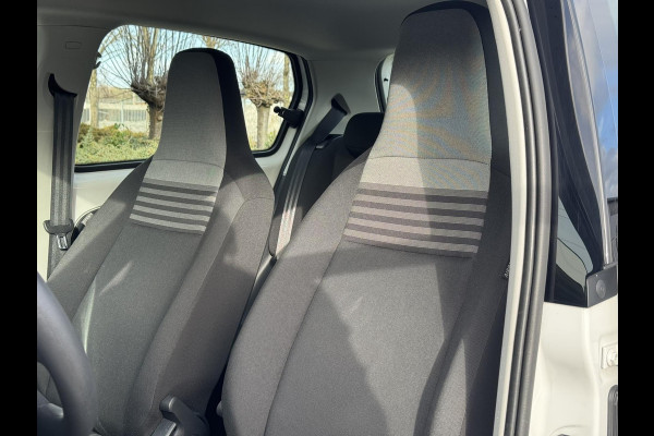 Volkswagen up! 1.0 | Executive + Winter pakket | Stoelverw., DAB, Camera, Airco, Cruise | Dealeronderhouden |