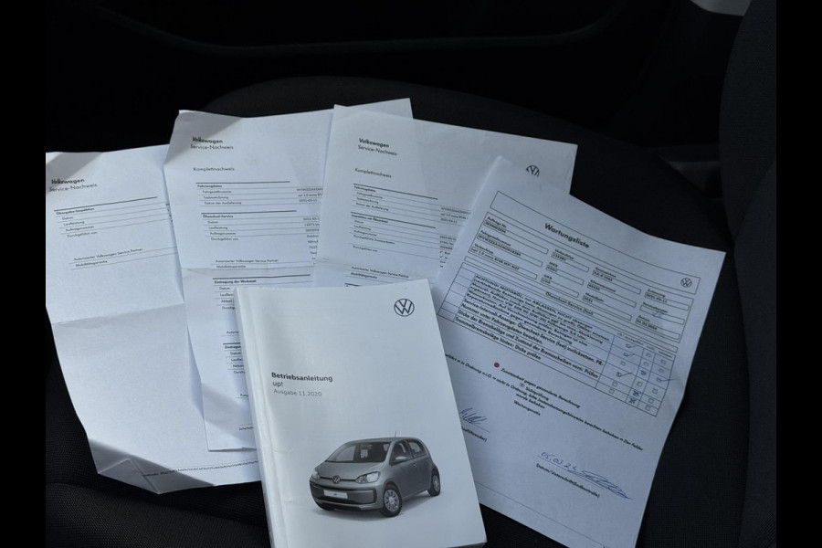 Volkswagen up! 1.0 | Executive + Winter pakket | Stoelverw., DAB, Camera, Airco, Cruise | Dealeronderhouden |