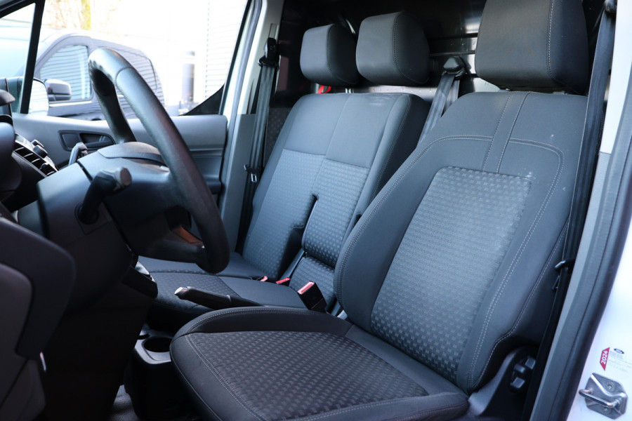 Ford Transit Connect 1.5 EcoBlue L2 120 PK | CarPlay | Camera | Stoelverwarming | Betimmering | PDC V+A | 3-Zitter | Airco | Nieuwe APK | Dealer onderhouden | Euro 6