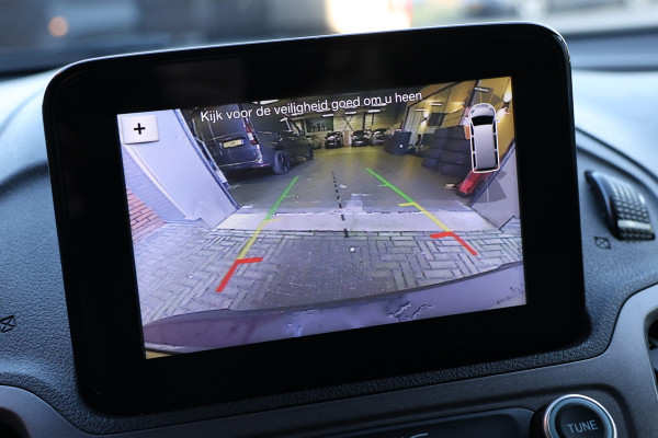 Ford Transit Connect 1.5 EcoBlue L2 120 PK | CarPlay | Camera | Stoelverwarming | Betimmering | PDC V+A | 3-Zitter | Airco | Nieuwe APK | Dealer onderhouden | Euro 6