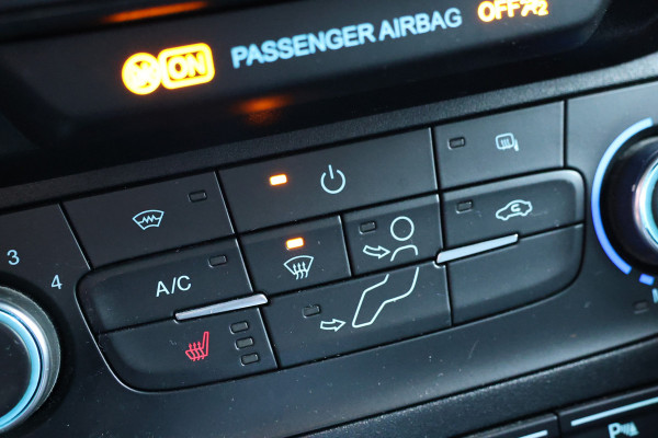 Ford Transit Connect 1.5 EcoBlue L2 120 PK | CarPlay | Camera | Stoelverwarming | Betimmering | PDC V+A | 3-Zitter | Airco | Nieuwe APK | Dealer onderhouden | Euro 6