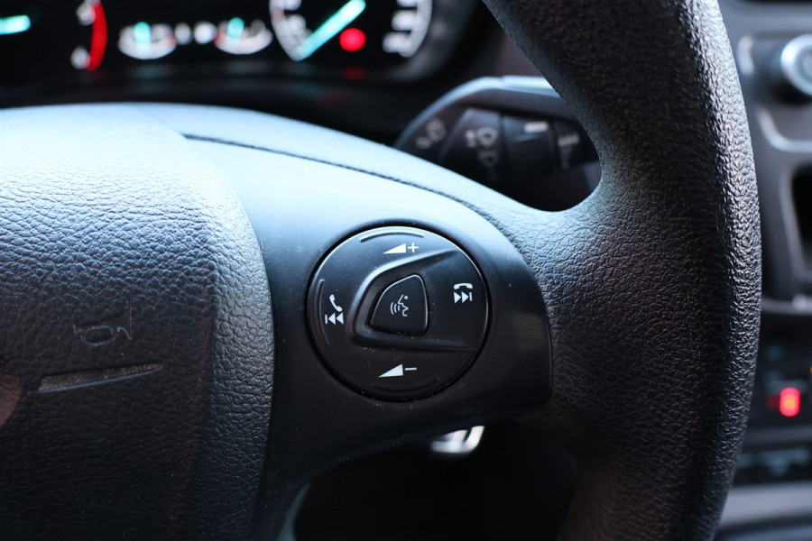 Ford Transit Connect 1.5 EcoBlue L2 120 PK | CarPlay | Camera | Stoelverwarming | Betimmering | PDC V+A | 3-Zitter | Airco | Nieuwe APK | Dealer onderhouden | Euro 6