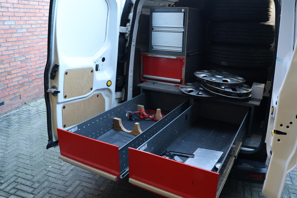 Ford Transit Connect 1.5 EcoBlue L2 120 PK | CarPlay | Camera | Stoelverwarming | Betimmering | PDC V+A | 3-Zitter | Airco | Nieuwe APK | Dealer onderhouden | Euro 6