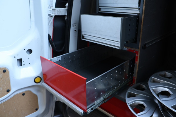 Ford Transit Connect 1.5 EcoBlue L2 120 PK | CarPlay | Camera | Stoelverwarming | Betimmering | PDC V+A | 3-Zitter | Airco | Nieuwe APK | Dealer onderhouden | Euro 6