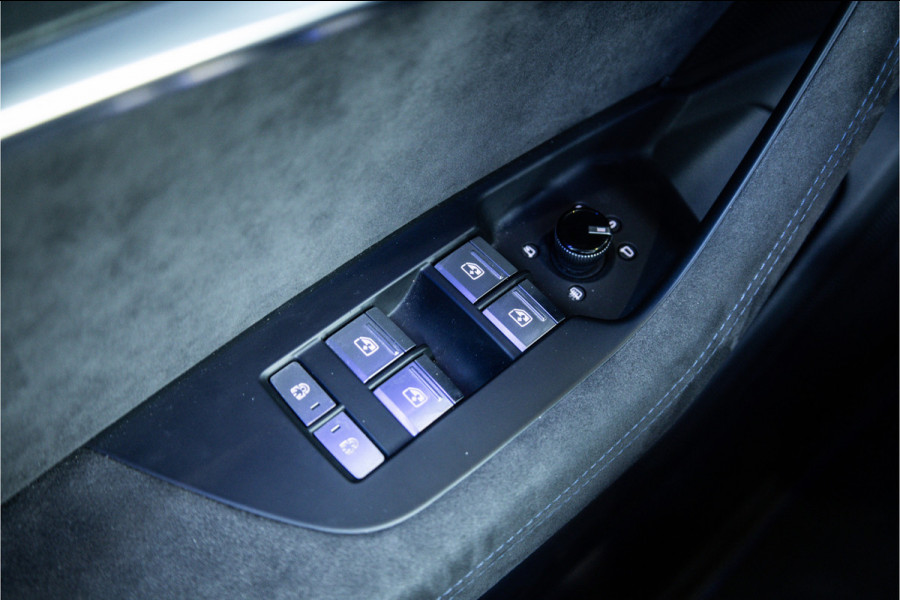 Audi RS6 C8 Avant 4.0 TFSI Quattro 740PK - RS Dynamic+ | 25jahre | Akrapovic | Keramisch | 3D Camera