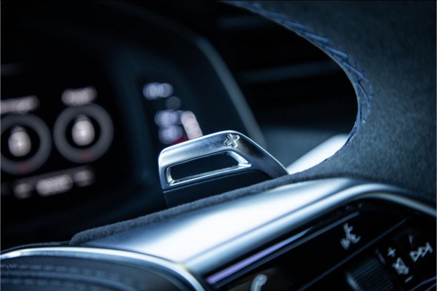 Audi RS6 C8 Avant 4.0 TFSI Quattro 740PK - RS Dynamic+ | 25jahre | Akrapovic | Keramisch | 3D Camera