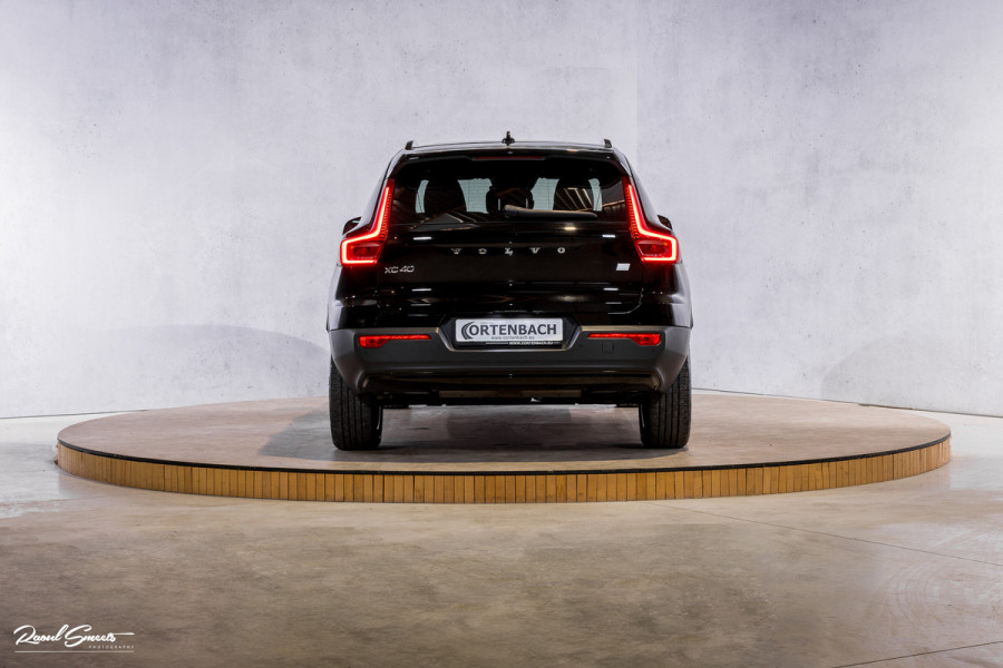 Volvo XC40 1.5 T4 Recharge R-Design Plug-in hybrid | Adaptieve cruise | Panorama dak | 360 Camera |