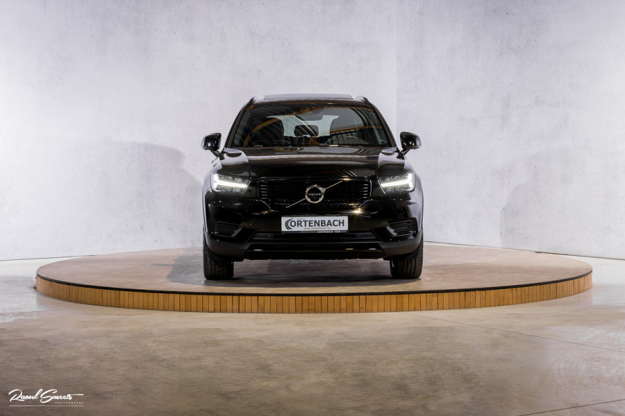 Volvo XC40 1.5 T4 Recharge R-Design Plug-in hybrid | Adaptieve cruise | Panorama dak | 360 Camera |