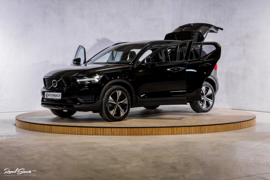 Volvo XC40 1.5 T4 Recharge R-Design Plug-in hybrid | Adaptieve cruise | Panorama dak | 360 Camera |