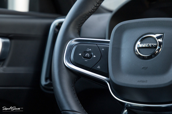 Volvo XC40 1.5 T4 Recharge R-Design Plug-in hybrid | Adaptieve cruise | Panorama dak | 360 Camera |