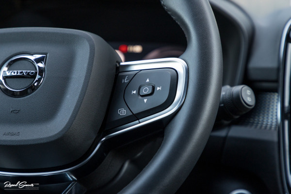Volvo XC40 1.5 T4 Recharge R-Design Plug-in hybrid | Adaptieve cruise | Panorama dak | 360 Camera |
