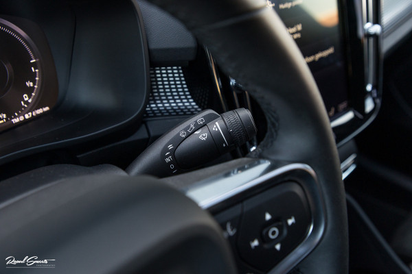 Volvo XC40 1.5 T4 Recharge R-Design Plug-in hybrid | Adaptieve cruise | Panorama dak | 360 Camera |