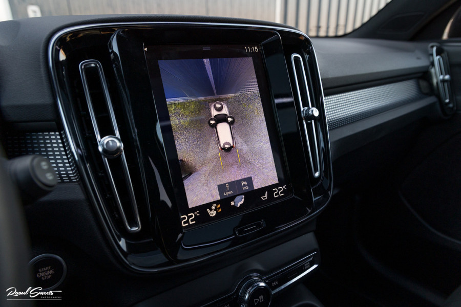 Volvo XC40 1.5 T4 Recharge R-Design Plug-in hybrid | Adaptieve cruise | Panorama dak | 360 Camera |