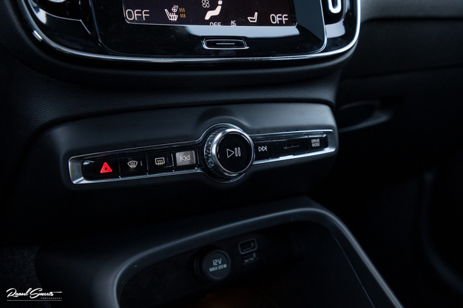 Volvo XC40 1.5 T4 Recharge R-Design Plug-in hybrid | Adaptieve cruise | Panorama dak | 360 Camera |
