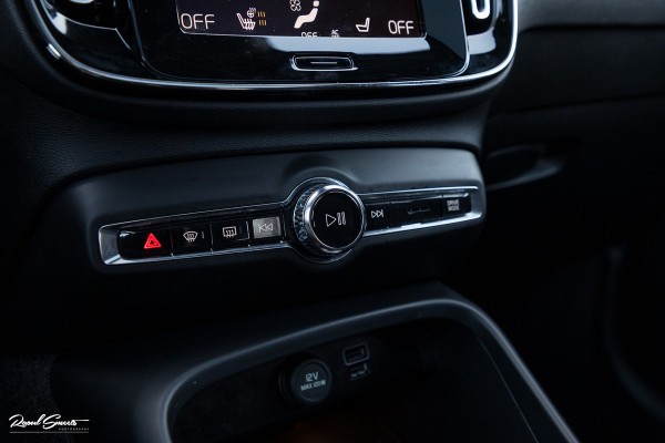 Volvo XC40 1.5 T4 Recharge R-Design Plug-in hybrid | Adaptieve cruise | Panorama dak | 360 Camera |