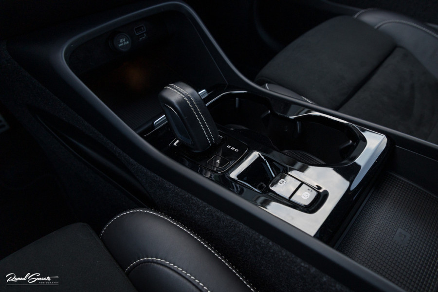 Volvo XC40 1.5 T4 Recharge R-Design Plug-in hybrid | Adaptieve cruise | Panorama dak | 360 Camera |