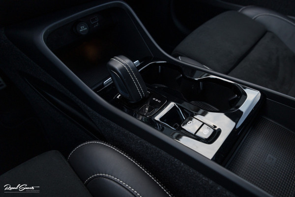 Volvo XC40 1.5 T4 Recharge R-Design Plug-in hybrid | Adaptieve cruise | Panorama dak | 360 Camera |
