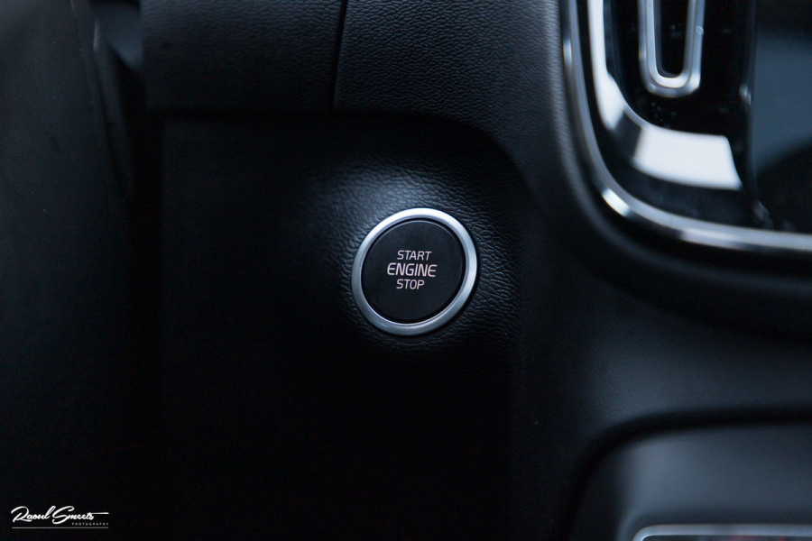 Volvo XC40 1.5 T4 Recharge R-Design Plug-in hybrid | Adaptieve cruise | Panorama dak | 360 Camera |