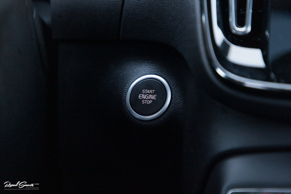 Volvo XC40 1.5 T4 Recharge R-Design Plug-in hybrid | Adaptieve cruise | Panorama dak | 360 Camera |