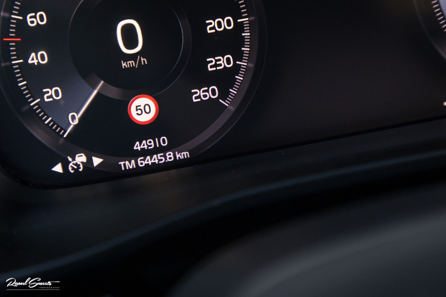 Volvo XC40 1.5 T4 Recharge R-Design Plug-in hybrid | Adaptieve cruise | Panorama dak | 360 Camera |