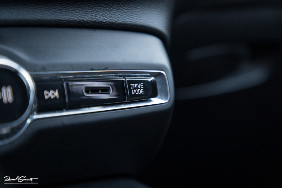 Volvo XC40 1.5 T4 Recharge R-Design Plug-in hybrid | Adaptieve cruise | Panorama dak | 360 Camera |