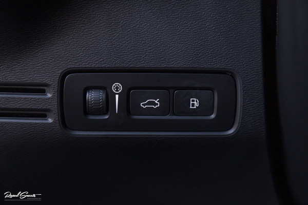 Volvo XC40 1.5 T4 Recharge R-Design Plug-in hybrid | Adaptieve cruise | Panorama dak | 360 Camera |
