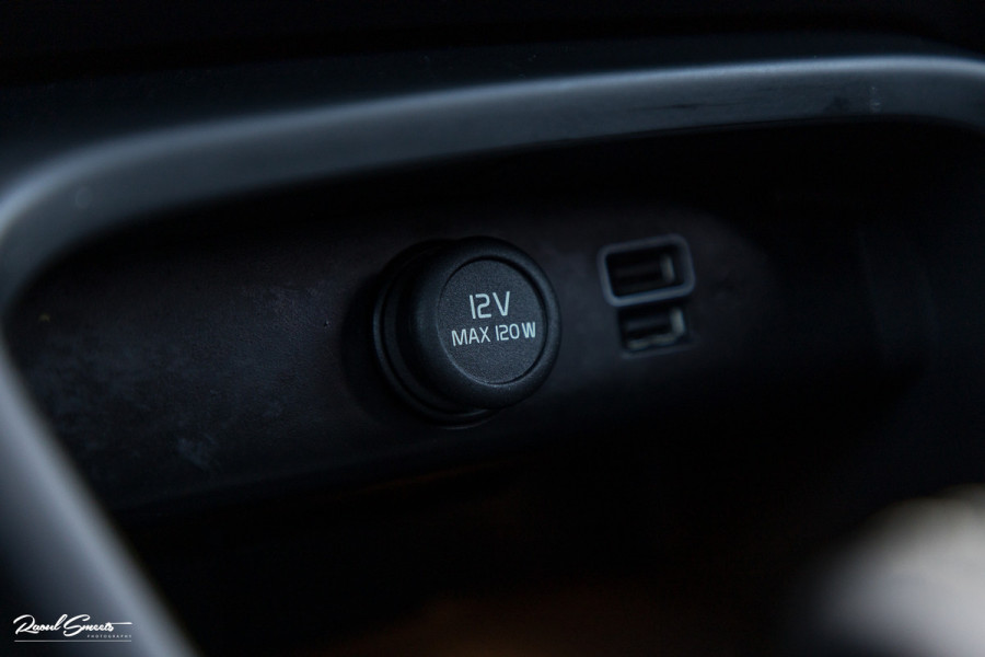 Volvo XC40 1.5 T4 Recharge R-Design Plug-in hybrid | Adaptieve cruise | Panorama dak | 360 Camera |