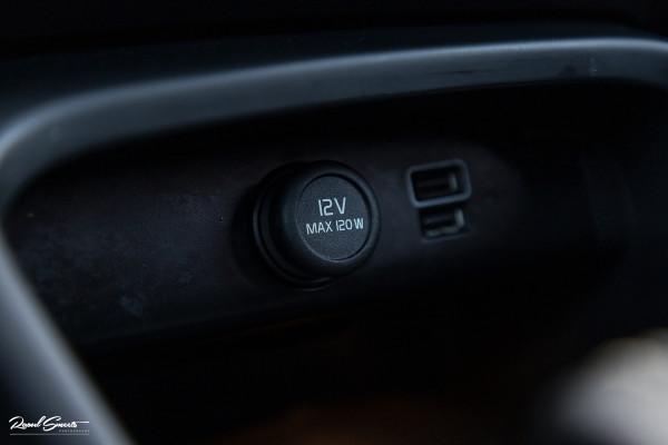 Volvo XC40 1.5 T4 Recharge R-Design Plug-in hybrid | Adaptieve cruise | Panorama dak | 360 Camera |