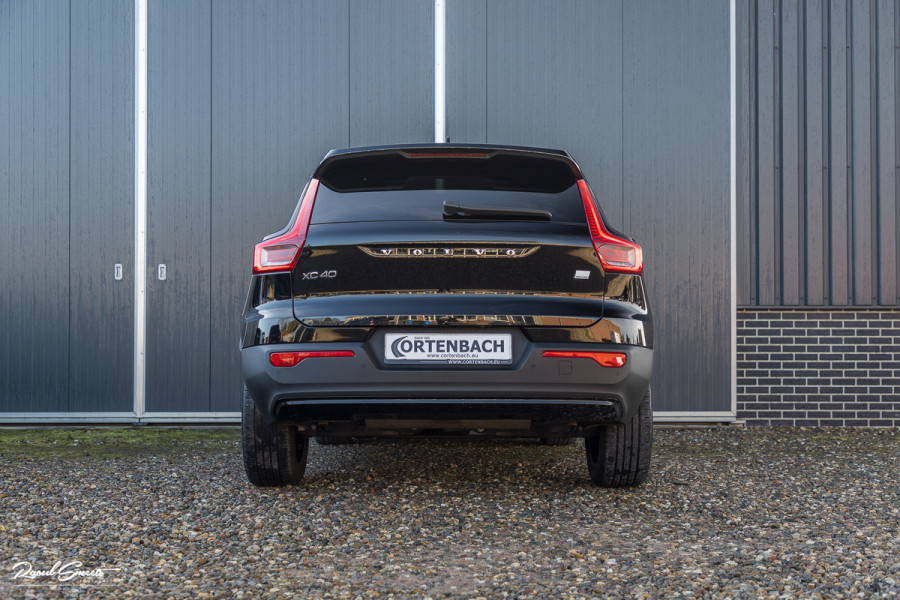 Volvo XC40 1.5 T4 Recharge R-Design Plug-in hybrid | Adaptieve cruise | Panorama dak | 360 Camera |