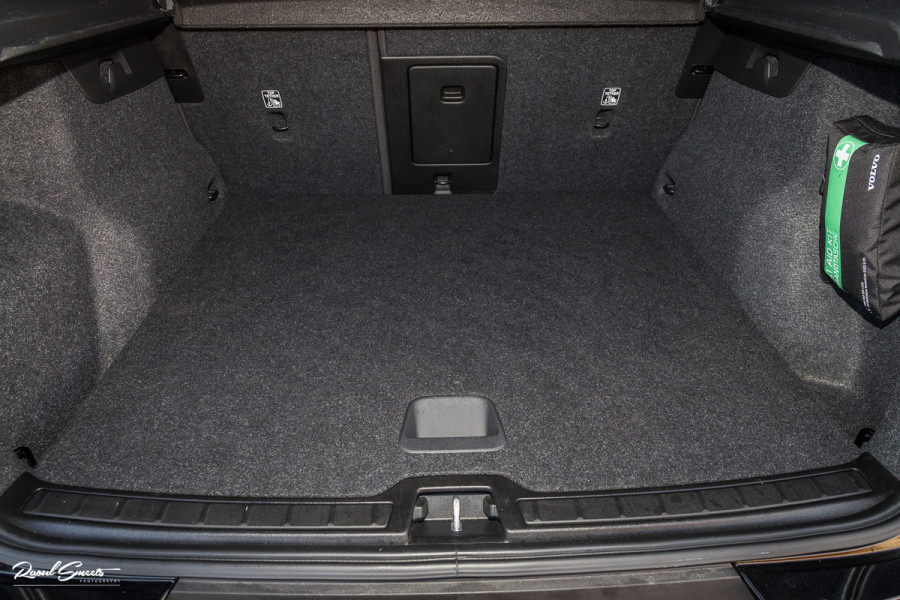 Volvo XC40 1.5 T4 Recharge R-Design Plug-in hybrid | Adaptieve cruise | Panorama dak | 360 Camera |