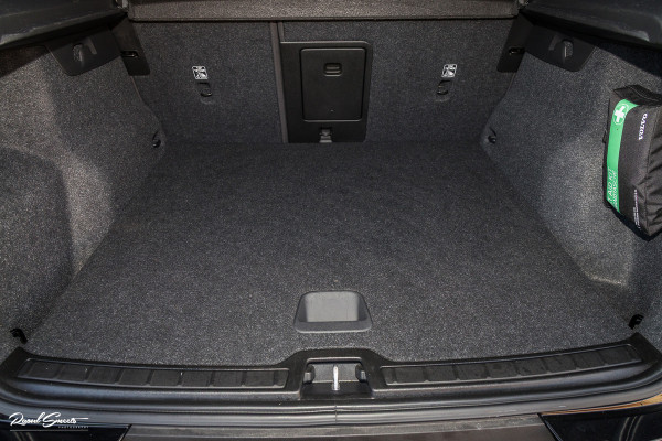 Volvo XC40 1.5 T4 Recharge R-Design Plug-in hybrid | Adaptieve cruise | Panorama dak | 360 Camera |