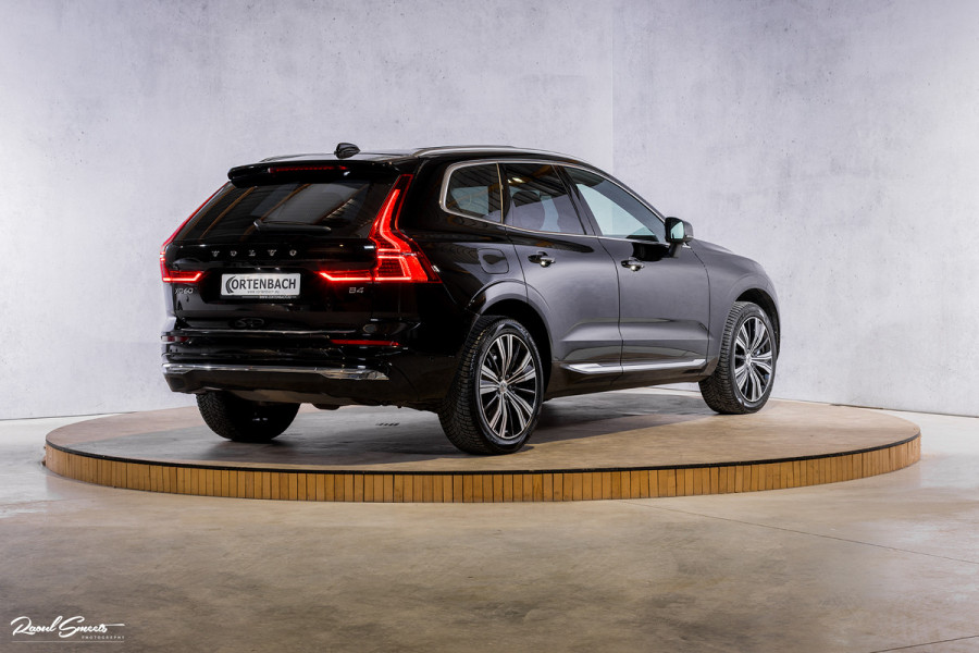 Volvo XC60 B4 Ultimate Bright | Adaptieve cruise | Panorama dak | Zwenkbare trekhaak | Head-up | Blis |
