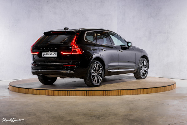 Volvo XC60 B4 Ultimate Bright | Adaptieve cruise | Panorama dak | Zwenkbare trekhaak | Head-up | Blis |