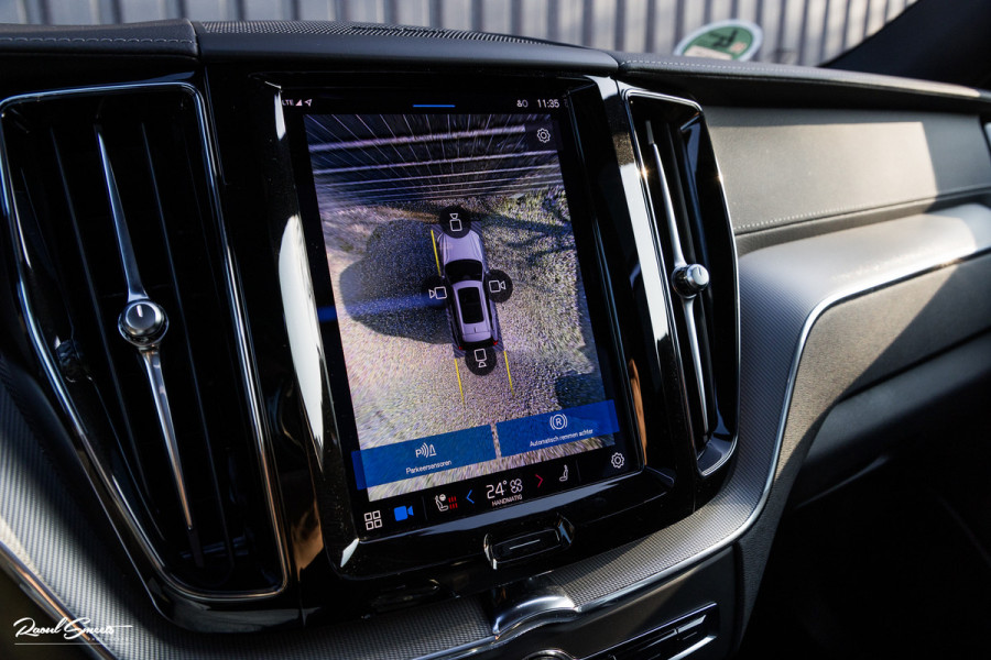 Volvo XC60 B4 Ultimate Bright | Adaptieve cruise | Panorama dak | Zwenkbare trekhaak | Head-up | Blis |