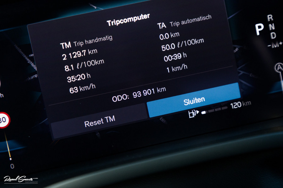 Volvo XC60 B4 Ultimate Bright | Adaptieve cruise | Panorama dak | Zwenkbare trekhaak | Head-up | Blis |