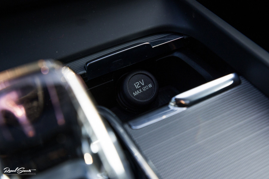 Volvo XC60 B4 Ultimate Bright | Adaptieve cruise | Panorama dak | Zwenkbare trekhaak | Head-up | Blis |