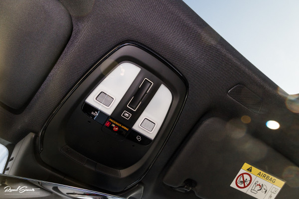 Volvo XC60 B4 Ultimate Bright | Adaptieve cruise | Panorama dak | Zwenkbare trekhaak | Head-up | Blis |