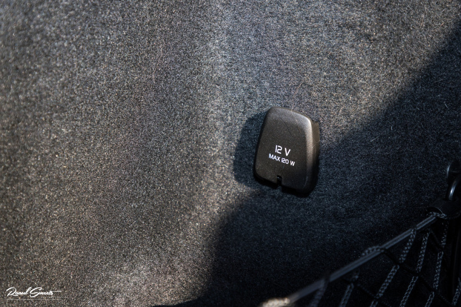 Volvo XC60 B4 Ultimate Bright | Adaptieve cruise | Panorama dak | Zwenkbare trekhaak | Head-up | Blis |