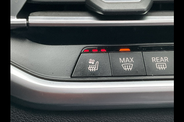 BMW X5 xDrive40i High Executive M-Sport Trekhaak HUD Pano B&W Luchtvering Stoelverw+Ventilatie Leer BOMVOL!