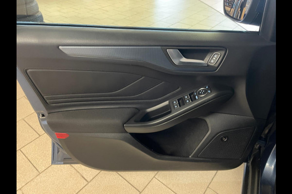 Ford Focus 1.0 EcoBoost Hybrid Active X Business PANO