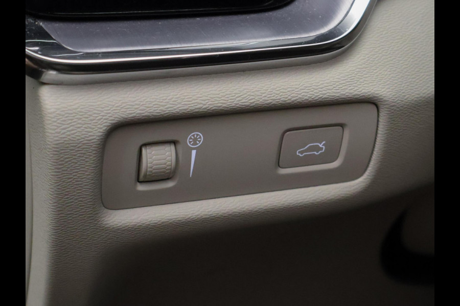 Volvo V60 2.0 T5 Sport (APPLE CARPLAY,NAVI,CAMERA,SPORTSTOELEN,LED,PDC,GETINT,NETTESTAAT)