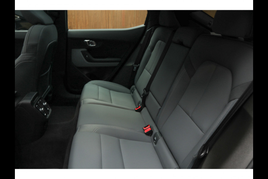 Polestar 2 Long Range Single Motor 78 kWh Pano 360 ° Pilot ACC Alcantara Stuurverwarming Memory seats Stoelverwarming voor & achter LM velgen