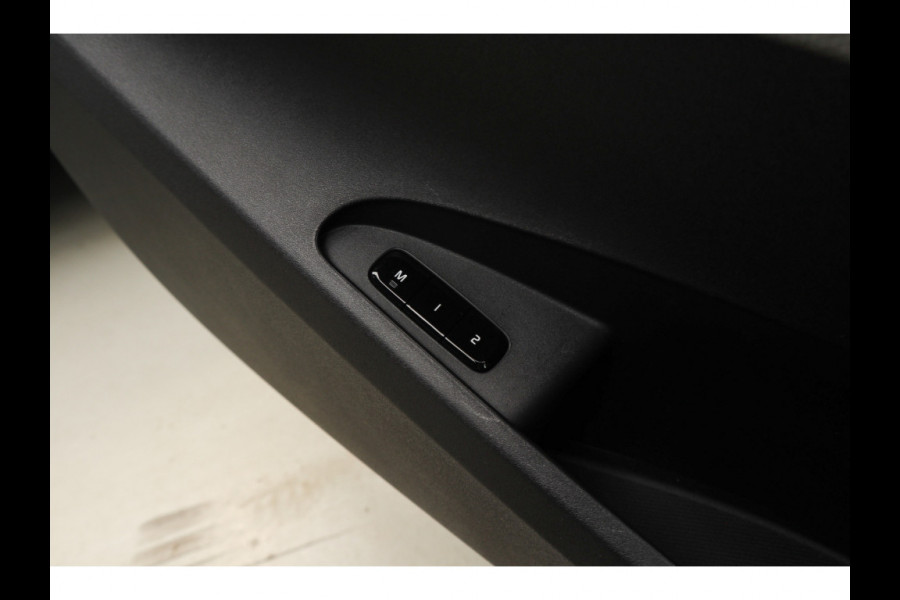 Polestar 2 Long Range Single Motor 78 kWh Pano 360 ° Pilot ACC Alcantara Stuurverwarming Memory seats Stoelverwarming voor & achter LM velgen