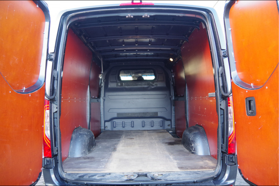 Mercedes-Benz Sprinter 319 3.0 CDI V6 L2H1 AUT. LED, 2X SCHUIFDEUR, 3.5T TREKHAAK, MBUX 10'', 360 CAMERA, STOELVERWARMING, VOORRUIT VERWARMING, LEDER S