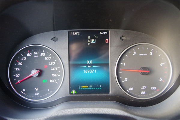 Mercedes-Benz Sprinter 319 3.0 CDI V6 L2H1 AUT. LED, 2X SCHUIFDEUR, 3.5T TREKHAAK, MBUX 10'', 360 CAMERA, STOELVERWARMING, VOORRUIT VERWARMING, LEDER S