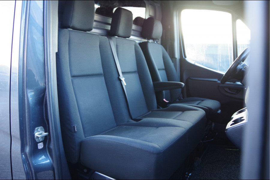 Mercedes-Benz Sprinter 319 3.0 CDI V6 L2H1 AUT. LED, 2X SCHUIFDEUR, 3.5T TREKHAAK, MBUX 10'', 360 CAMERA, STOELVERWARMING, VOORRUIT VERWARMING, LEDER S